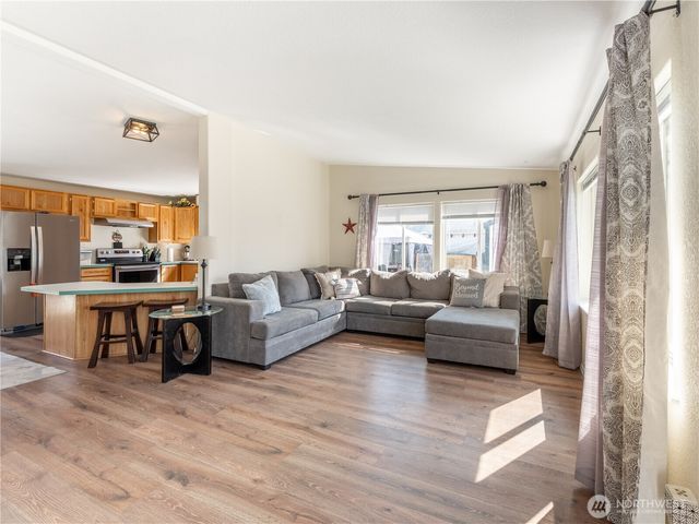 105 3rd Street SW, Rock Island, WA 98850