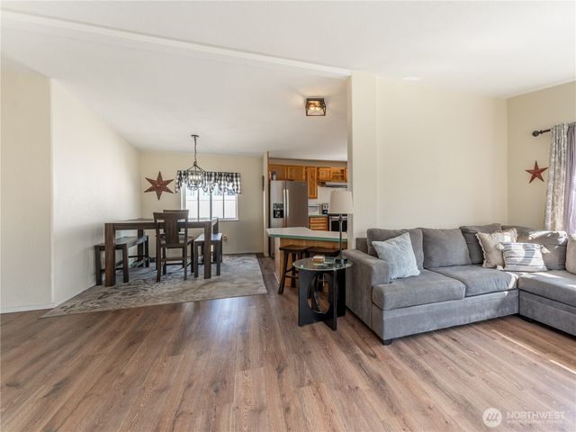 105 3rd Street SW, Rock Island, WA 98850