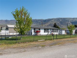 105 3rd Street SW, Rock Island, WA 98850