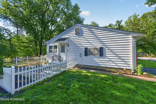 11 Kentucky Way, Whiting, NJ 08759