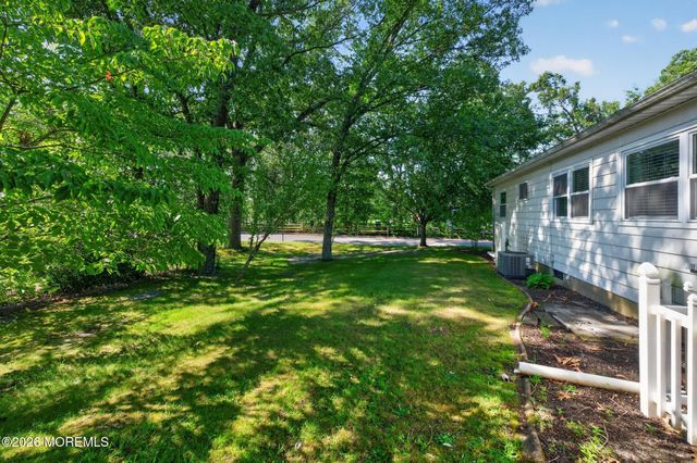 11 Kentucky Way, Whiting, NJ 08759
