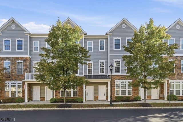 1424 Hudson Cir, Highland Park Boro, NJ 08904