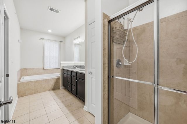 1424 Hudson Cir, Highland Park Boro, NJ 08904