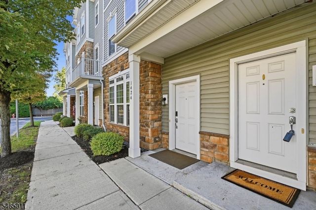 1424 Hudson Cir, Highland Park Boro, NJ 08904
