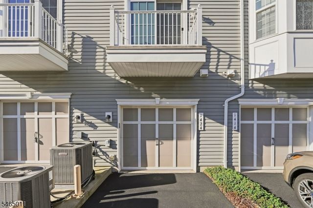 1424 Hudson Cir, Highland Park Boro, NJ 08904