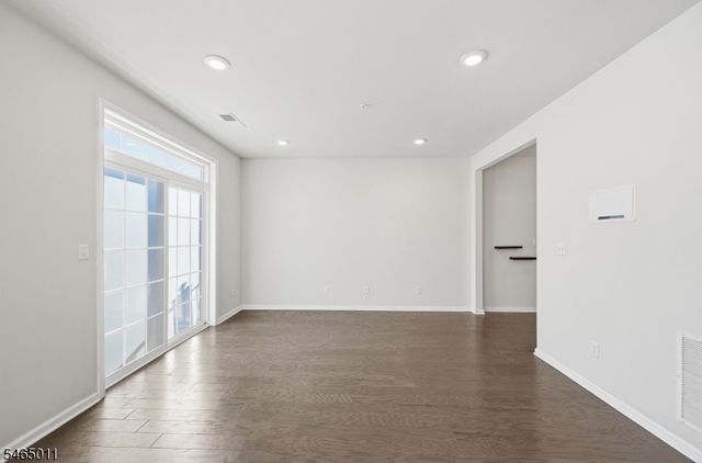 1424 Hudson Cir, Highland Park Boro, NJ 08904