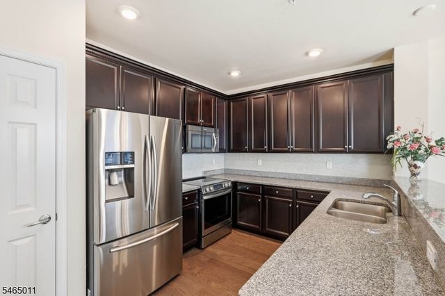 1424 Hudson Cir, Highland Park Boro, NJ 08904