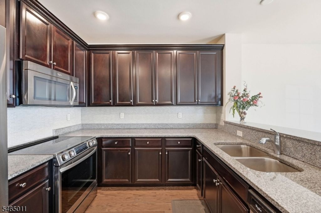 1424 Hudson Cir, Highland Park Boro, NJ 08904