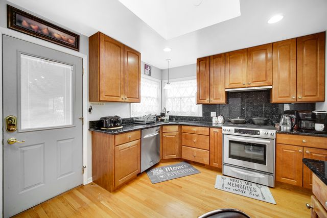 7934 W Park Avenue, Niles, IL 60714