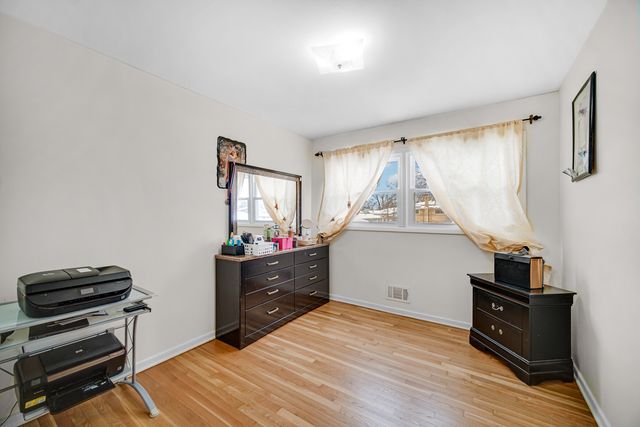 7934 W Park Avenue, Niles, IL 60714