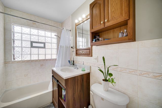 7934 W Park Avenue, Niles, IL 60714