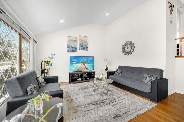 7934 W Park Avenue, Niles, IL 60714