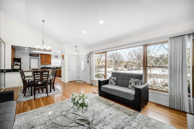 7934 W Park Avenue, Niles, IL 60714