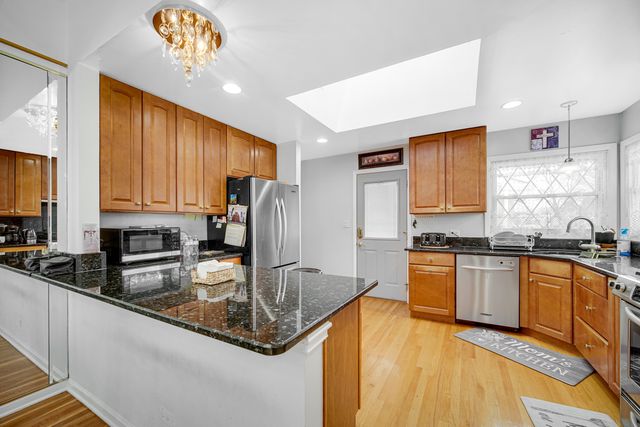 7934 W Park Avenue, Niles, IL 60714