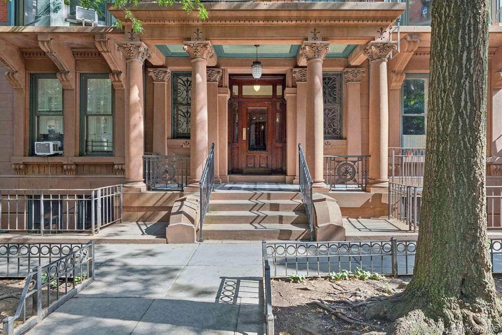 39 Remsen Street 2D, Brooklyn, NY 11201