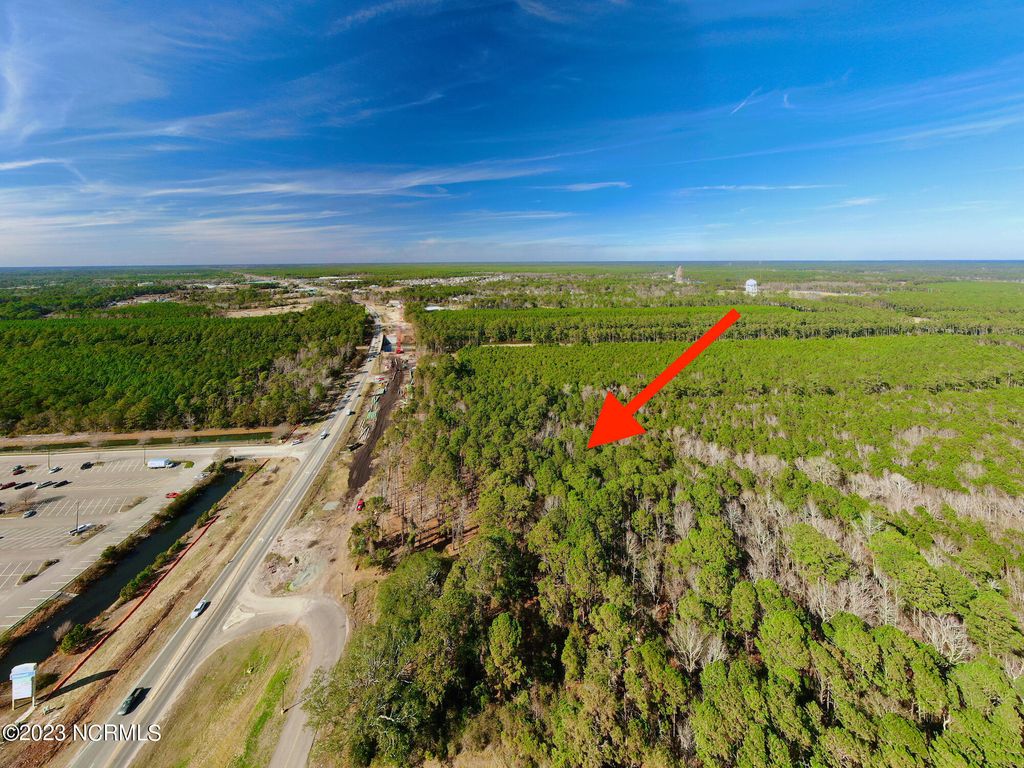 Image 10 of property listing at 1676 N Howe Street, Saint James, NC 28461