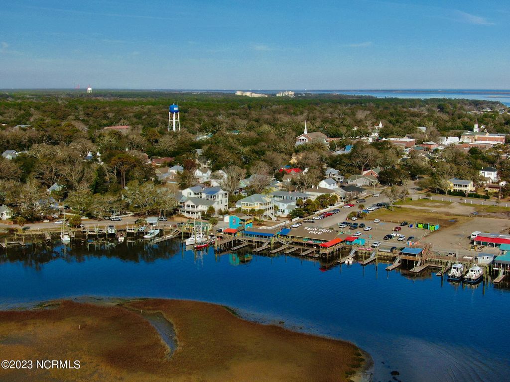 Image 14 of property listing at 1676 N Howe Street, Saint James, NC 28461