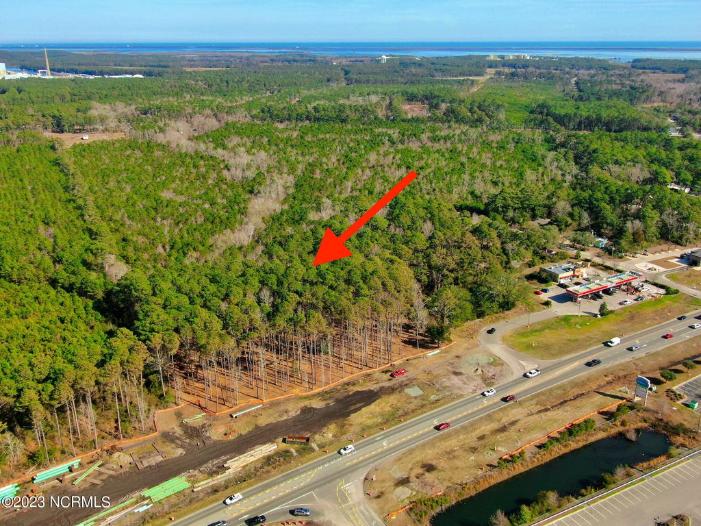 Image 6 of property listing at 1676 N Howe Street, Saint James, NC 28461