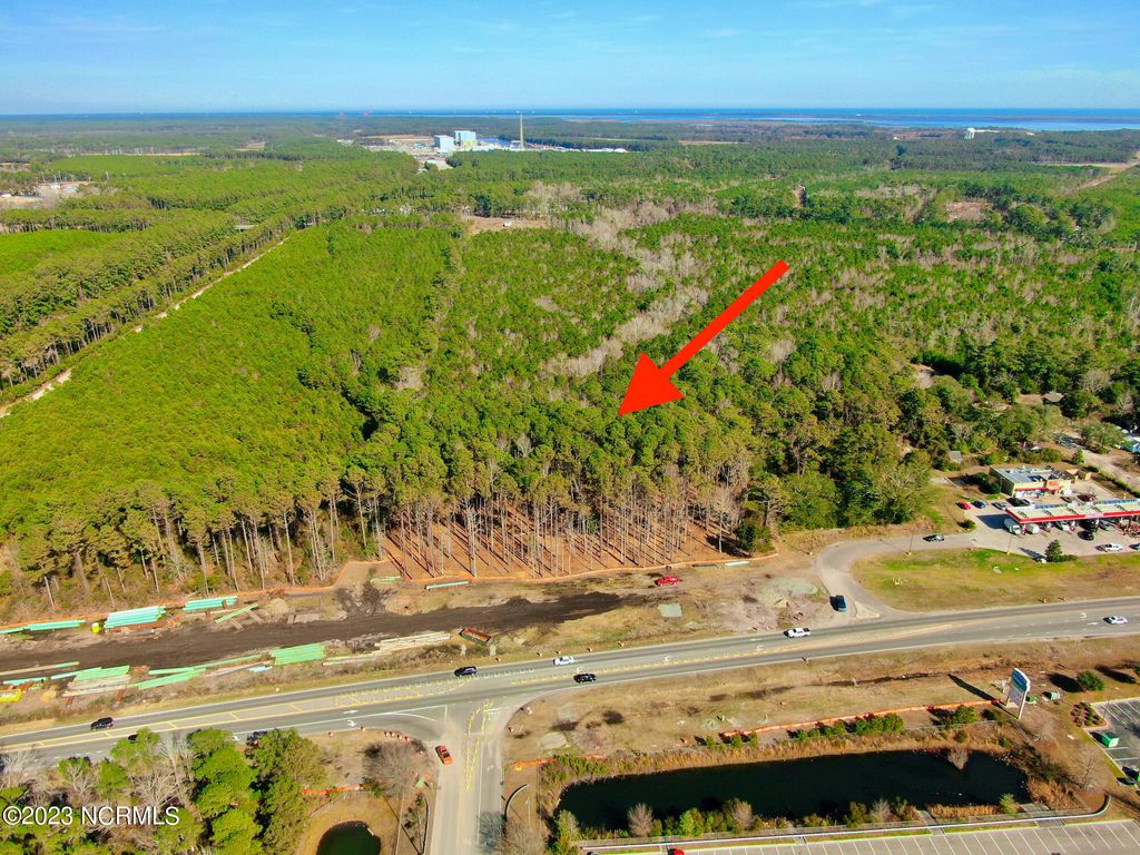 Image 7 of property listing at 1676 N Howe Street, Saint James, NC 28461