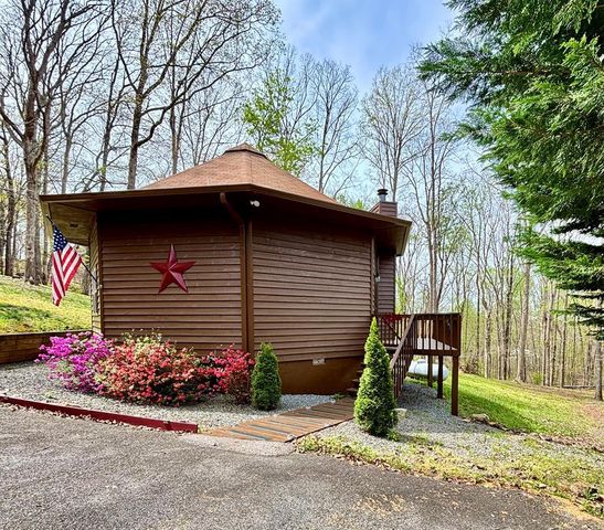 163 Beauregards Knob, Ellijay, GA 30536