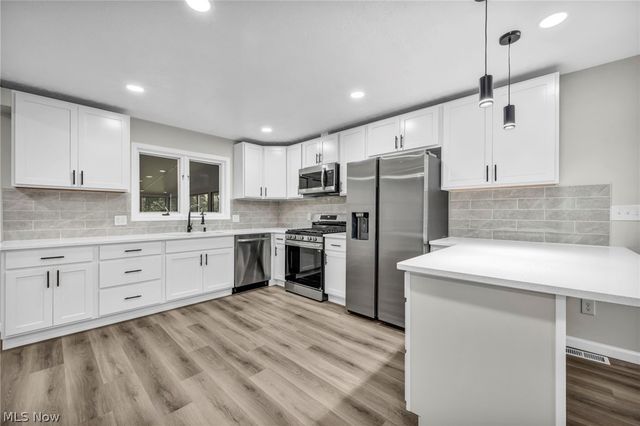 9497 Idlewood Drive, Brooklyn, OH 44144