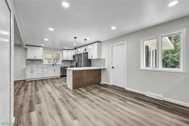9497 Idlewood Drive, Brooklyn, OH 44144