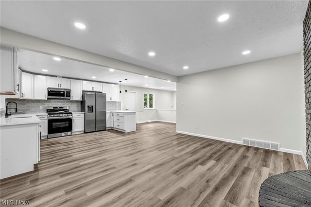 9497 Idlewood Drive, Brooklyn, OH 44144