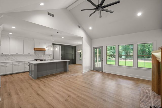 404 Private Road 5808, Grand Saline, TX 75140