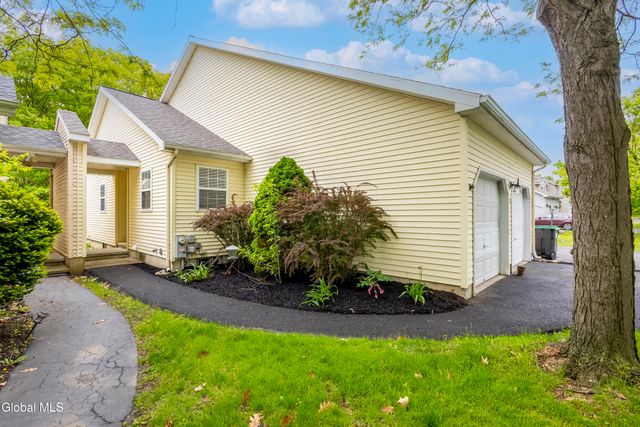 22 Brook Street, East Greenbush, NY 12144
