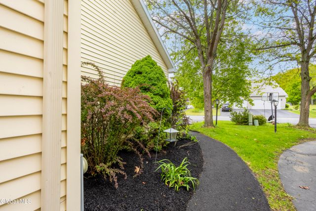 22 Brook Street, East Greenbush, NY 12144