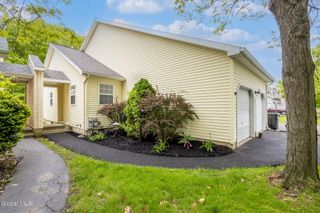 22 Brook Street, East Greenbush, NY 12144