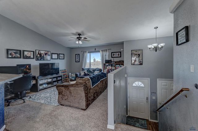 317 BEAR TOOTH DR, Box Elder, SD 57719