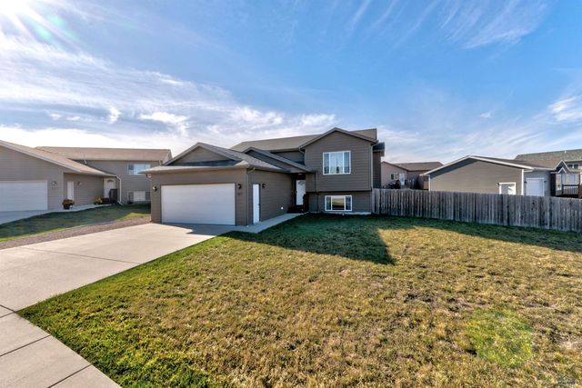 317 BEAR TOOTH DR, Box Elder, SD 57719