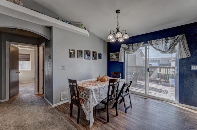 317 BEAR TOOTH DR, Box Elder, SD 57719