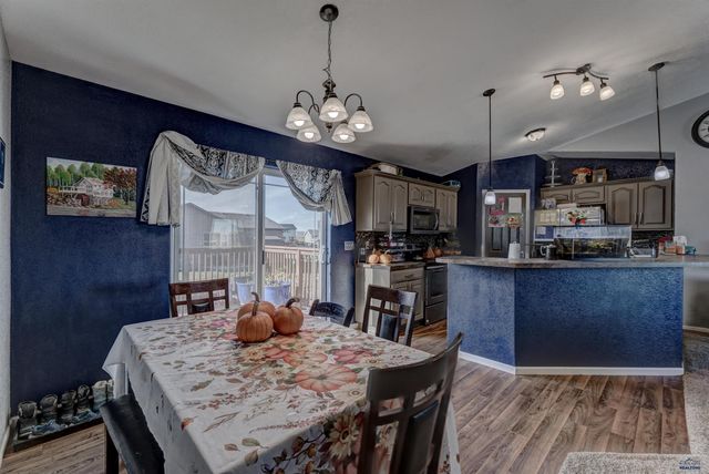 317 BEAR TOOTH DR, Box Elder, SD 57719