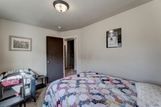 317 BEAR TOOTH DR, Box Elder, SD 57719