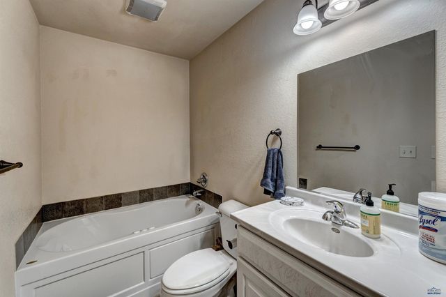 317 BEAR TOOTH DR, Box Elder, SD 57719