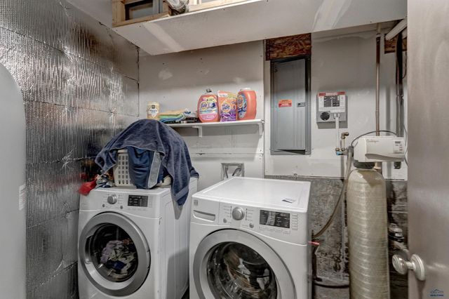 317 BEAR TOOTH DR, Box Elder, SD 57719