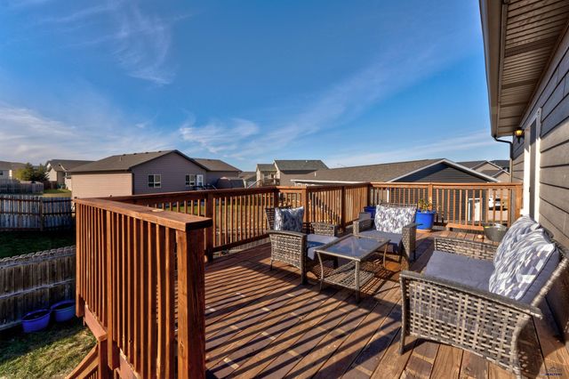317 BEAR TOOTH DR, Box Elder, SD 57719