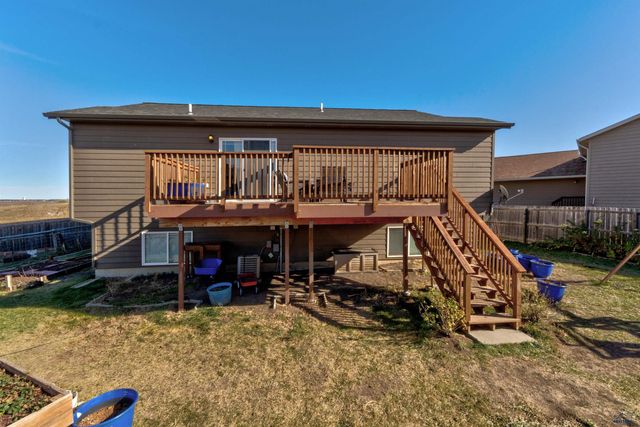 317 BEAR TOOTH DR, Box Elder, SD 57719
