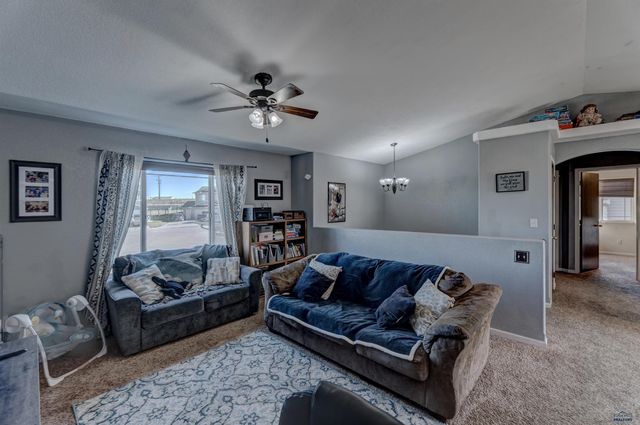 317 BEAR TOOTH DR, Box Elder, SD 57719