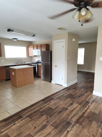 819 Lightningbug Lane, Conroe, TX 77301