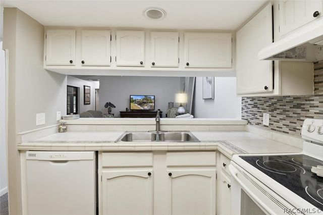 8326 W Earl Loop, Homosassa, FL 34446