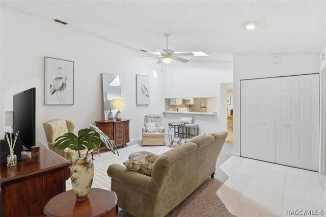 8326 W Earl Loop, Homosassa, FL 34446