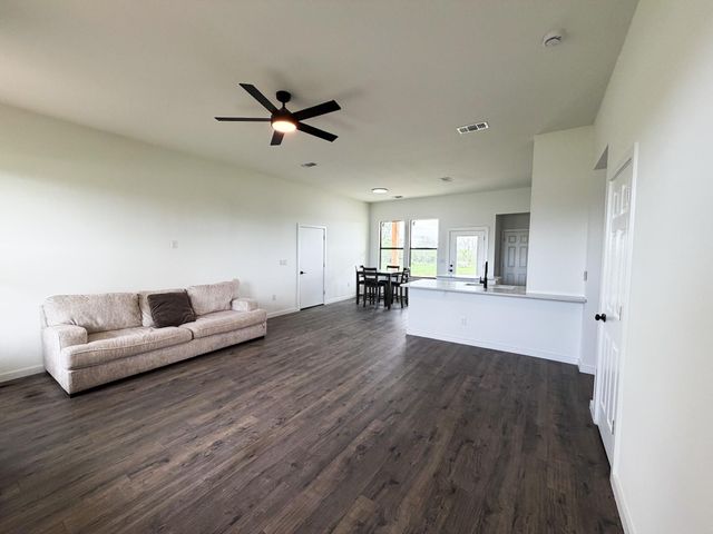 138 Blushing DR, Cedar Creek, TX 78612
