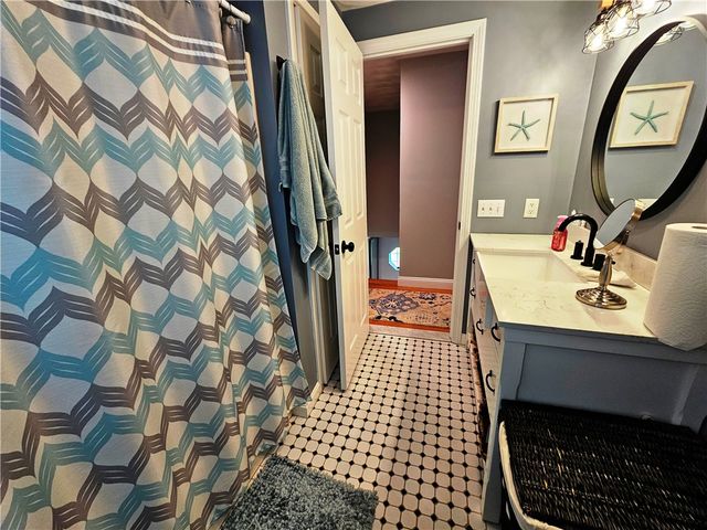 190 Arnolds Neck Drive, Warwick, RI 02886