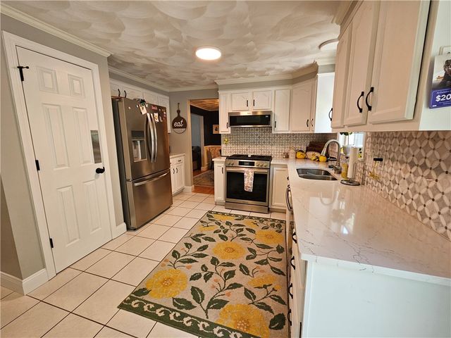 190 Arnolds Neck Drive, Warwick, RI 02886