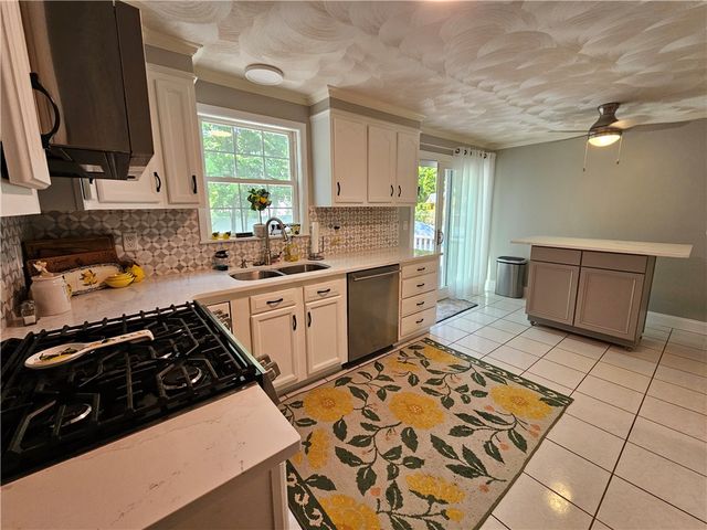 190 Arnolds Neck Drive, Warwick, RI 02886