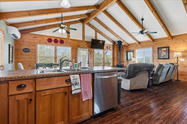 111 County Rd 805, Etowah, TN 37331