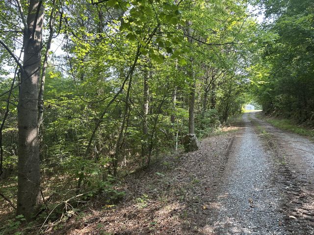 111 County Rd 805, Etowah, TN 37331